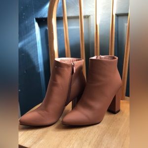Fashionable Cute Tan Ankle Boots